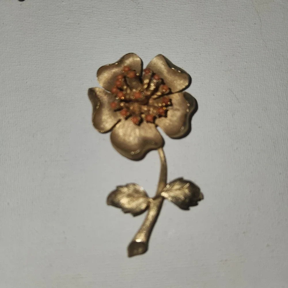 Vintage Gold Tone Flower Brooch Coral Bead Accent Floral Pin Ledo 1961‎